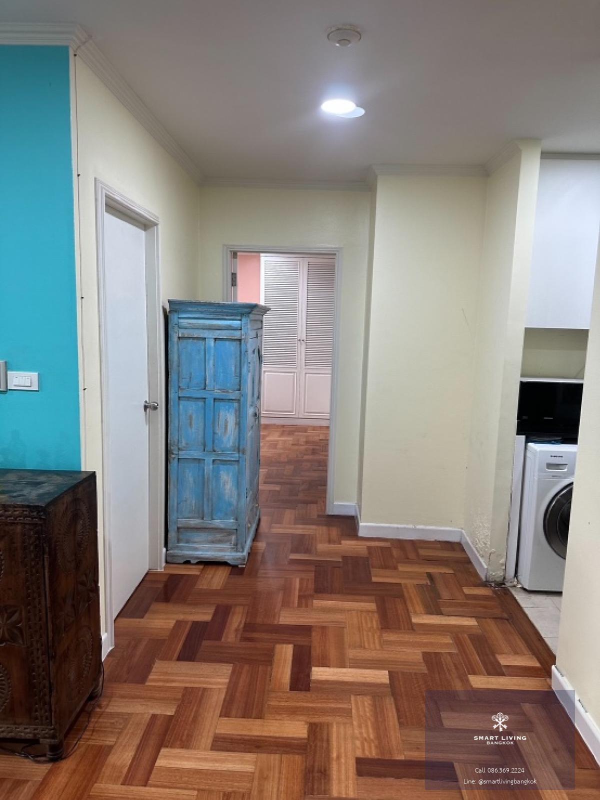 📢👇Good deal for big size 2 beds in town , good for living or investing. Just renovated unit with real wooden floor, close to Bumrungrad International hospital.