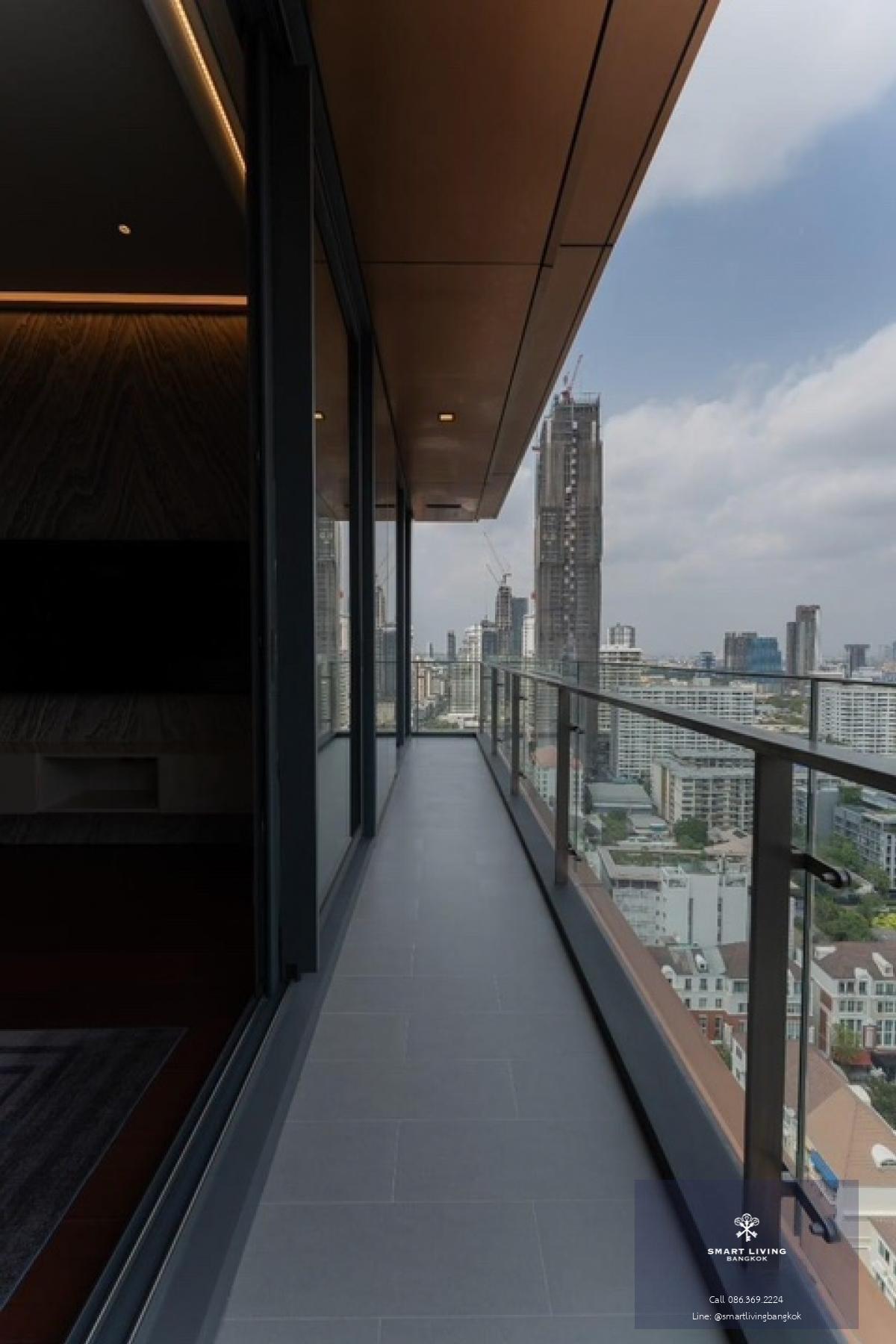 📢👇  One of a modern luxury condo in Thonglor, fully furnished , nice layout, long balcony with best view in the building, concierge and limousine service to BTS , near - Strabucks, J Avenue, Tops, Donki Mall, Nihonmaru, Samitivej hospital, ready to move i