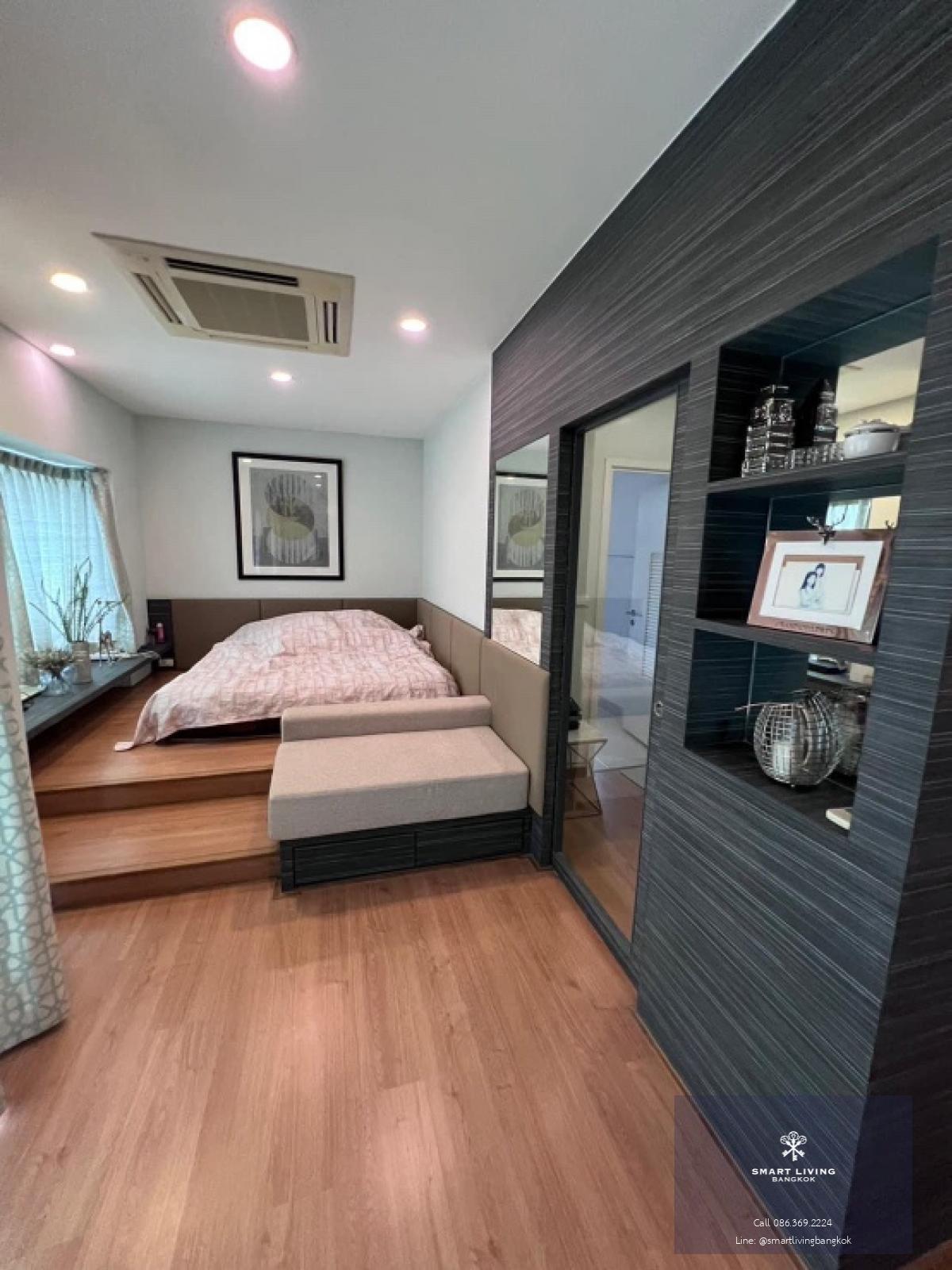 **** April promotion rent with in this month only 220k ****📢👇 Corner unit near club house. This project is very convenient access to enter and exit the city through multiple routes such as Phatthanakan Road, Sukhumvit 77 Road, and Sri Nakarin Road