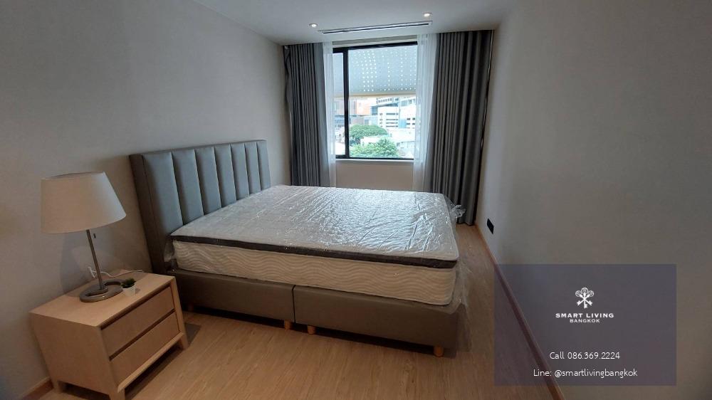 For rent 3 bedrooms near Lumpini park, Sathorn, Silom. Newly renovated modern style at kid friendly condo with full facilities and convenience access 5 mins walk to MRT Lumpini.