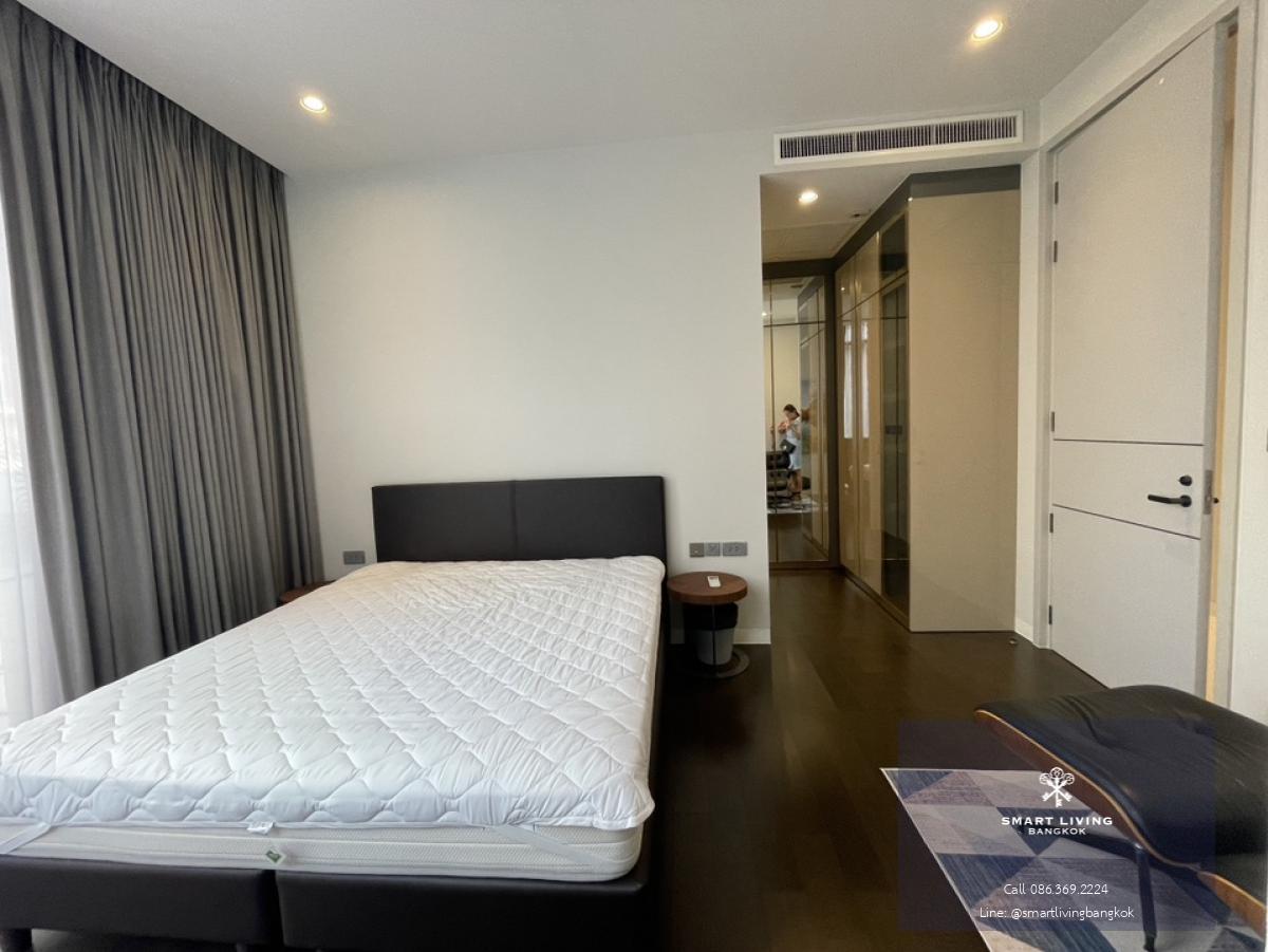 📢👇Luxury condo to live, close to BTS Phromphong, Em district , sale with tenant til April 25 with rental price 90k/ month.