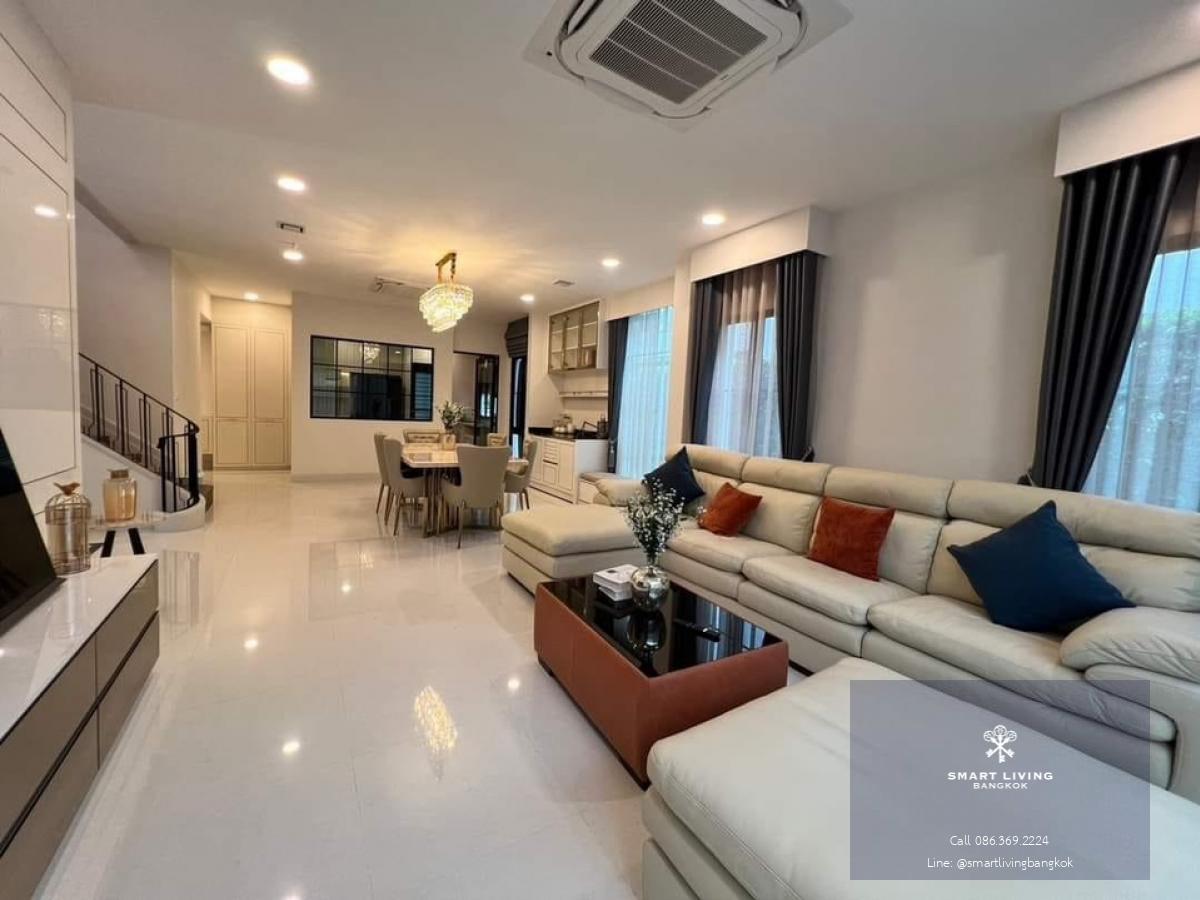 📢👇 The luxury house in good compound and security at Nantawan Rama 9 - New Krungthepkreetha,  located near Brighton International School, Wellington International School, and Suvarnabhumi Airport, fully furnished.