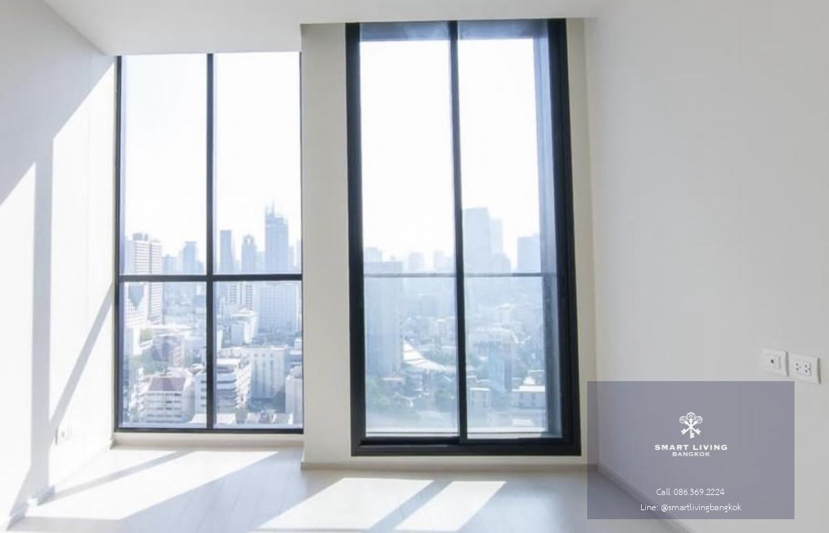 📢👇 Noble Ploenchit is one of the condominium with special entrance directly to BTS, near many popular shopping malls, express way. Corner Unit with unblocked view of Sukhumvit and private lift.