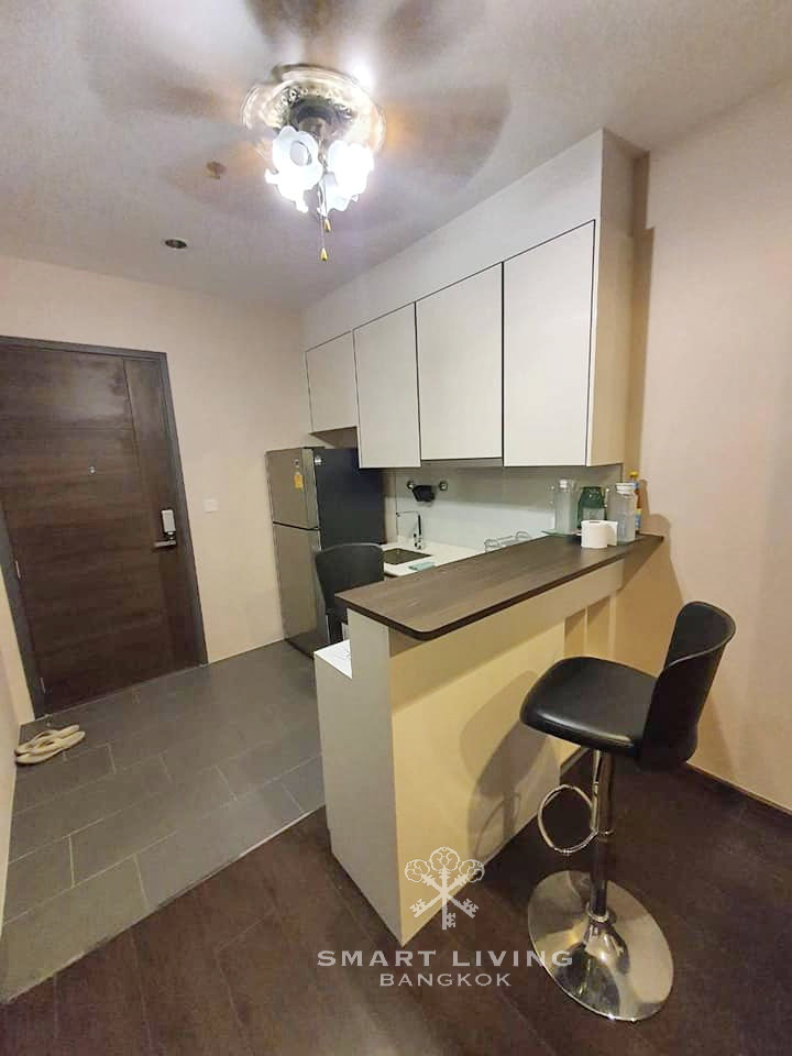 C Ekkamai 1 bed, nice and modern unit, never been rented with clear city view.